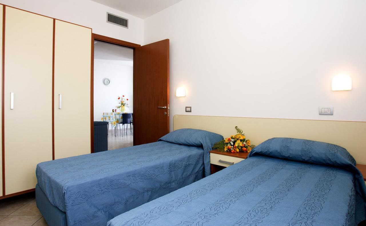 Residence Il Girasole 1 Alba Adriatica Exterior photo