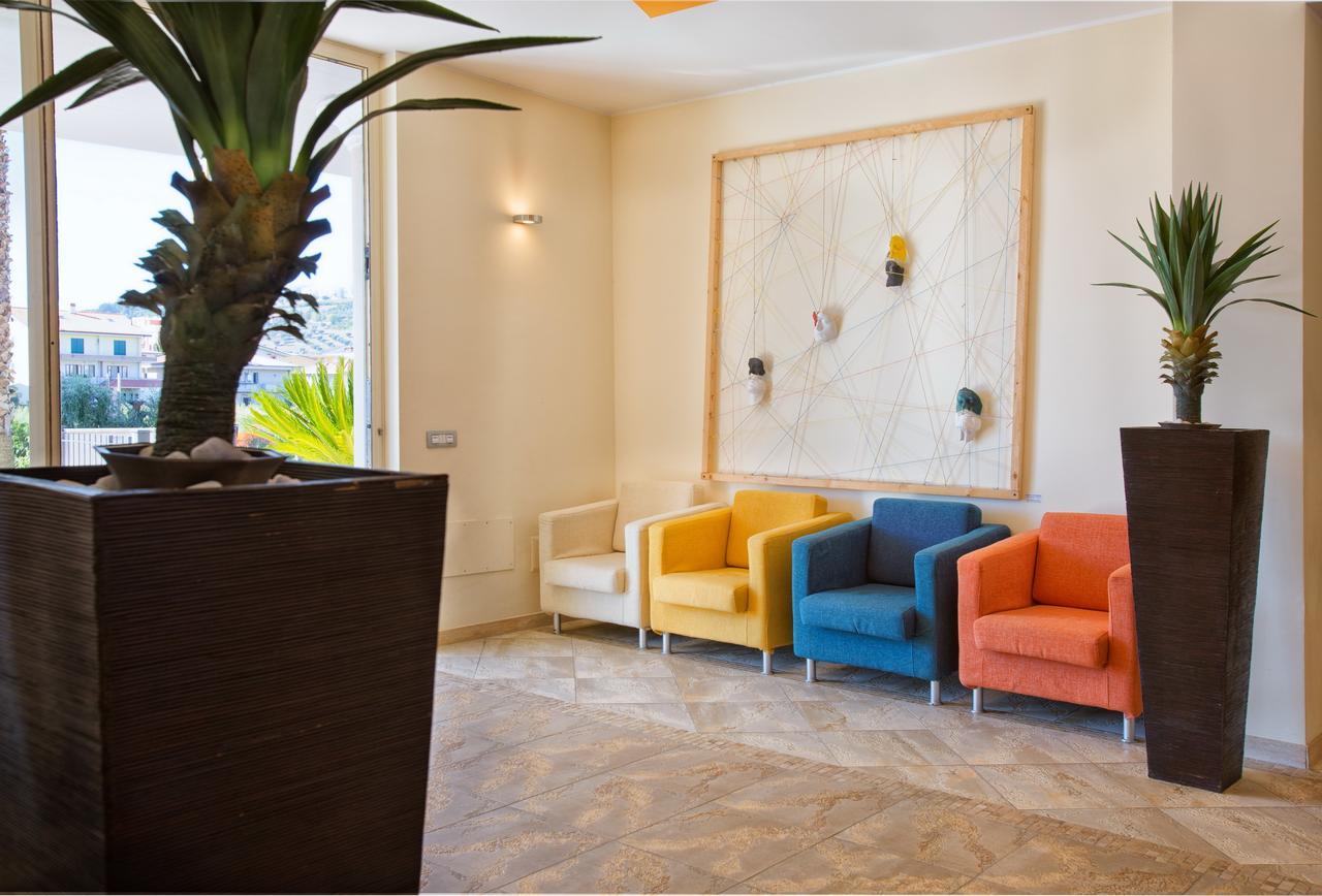Residence Il Girasole 1 Alba Adriatica Exterior photo